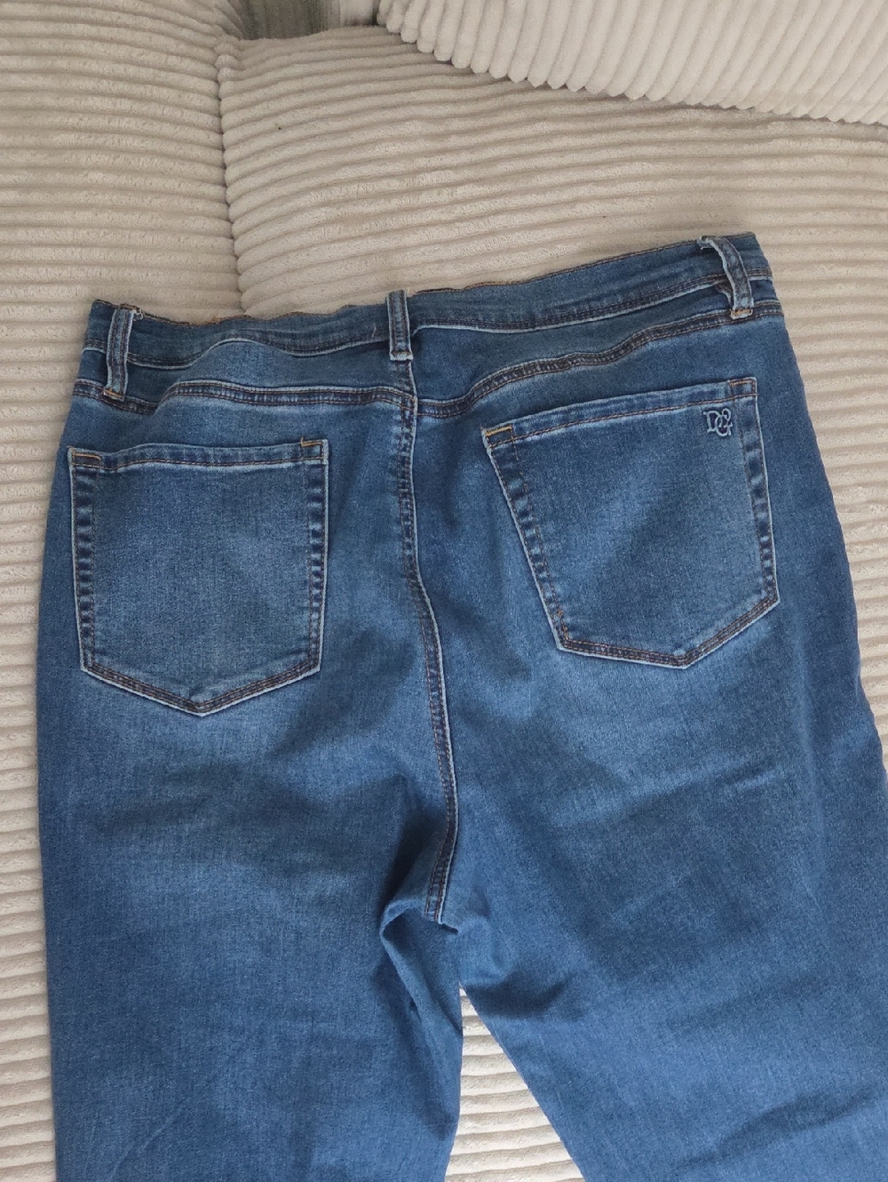 DG2 By Diane Gilman Hearts And Gems Jeans - Picture 2 of 2